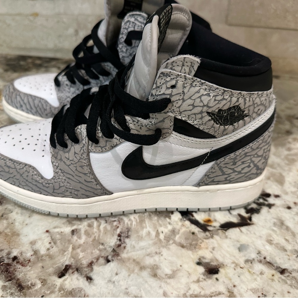 Nike Women's Black and Gray Sneakers
